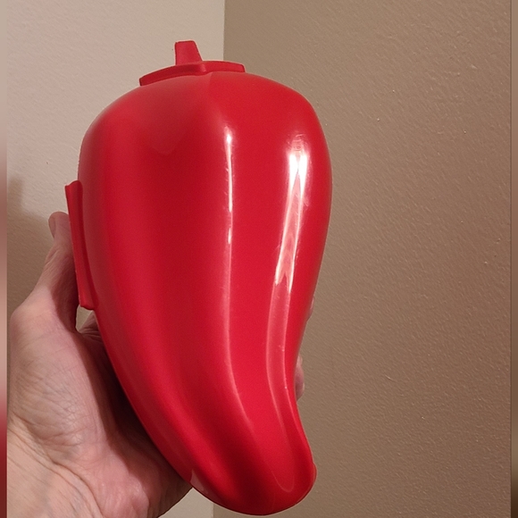 Tupperware 1 Green and 1 Red Pepper Storage Container - Picture 3 of 8